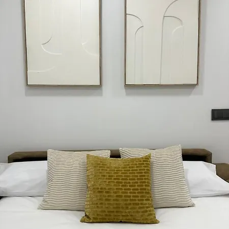 Serranos 32 Apartman *